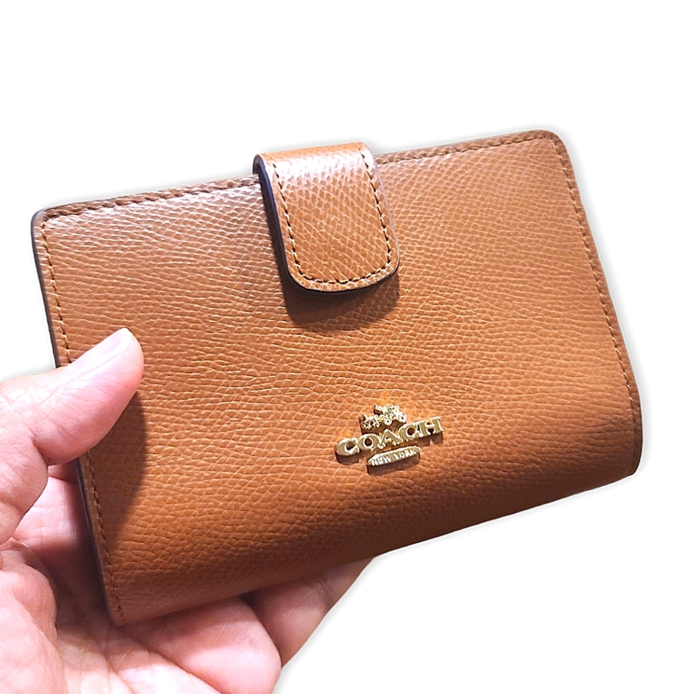 COACH Medium Corner Zip Wallet